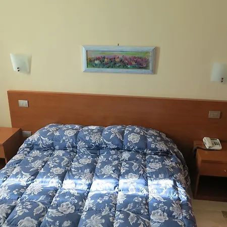 Little Garden Hotel 2*