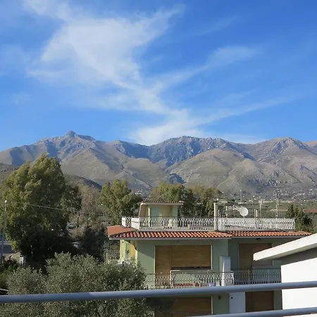 酒店 Little Garden 2*